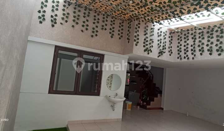 Rumah 100% renovated cantik ada mezzanine  2