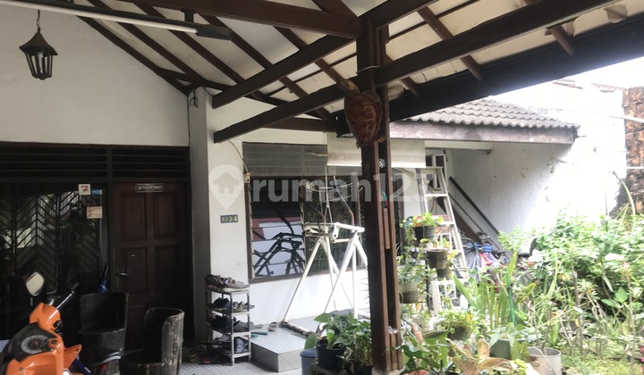 Rumah Lama Lingkungan Bagus Buat Usaha
