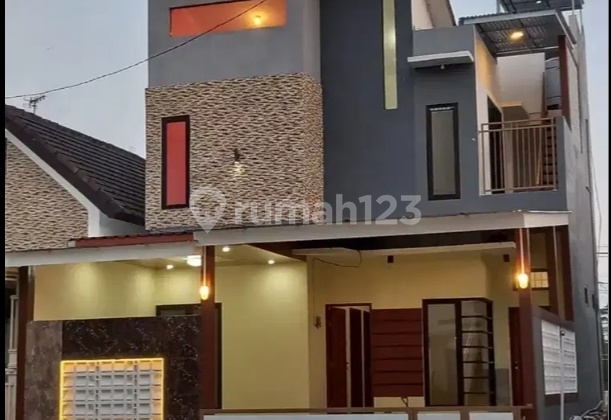 A ready-to-live 2-story house with furnished area in Kepuharjo, Karangploso