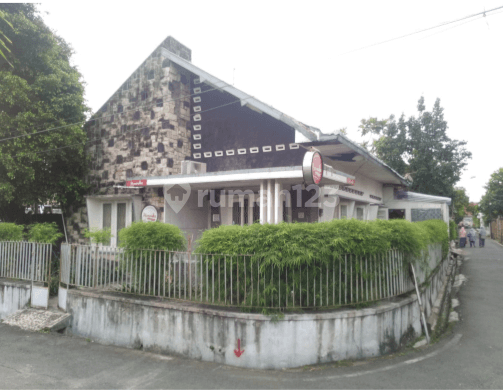 RUMAH PUSAT KOTA DEKAT KAWASAN MALIOBORO DI YOGYAKARTA 1