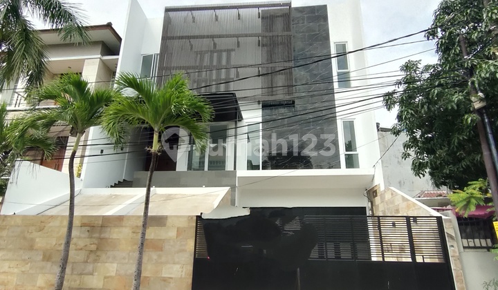 mau berenang di rumah aja