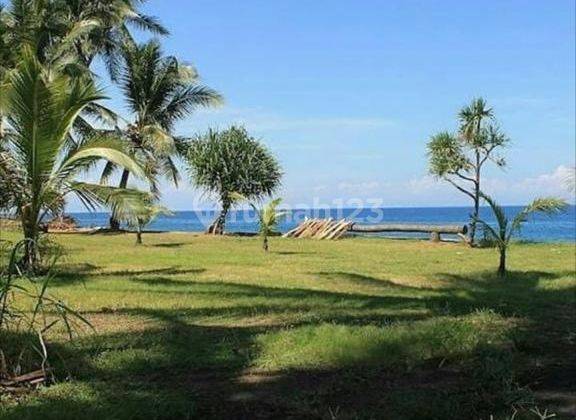 Dijual villa dan tanah di pinggir pantai  seraya..  1