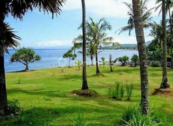 Dijual villa dan tanah di pinggir pantai  seraya..  2