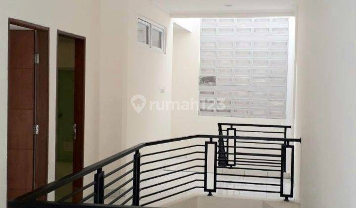 Dijual Rumah Baru Renovasi Daerah Tebet Timur Rp. 3.7 M Nego 1