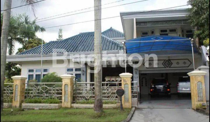 RUMAH MODERN BESAR DIKAWASAN ELIT 1