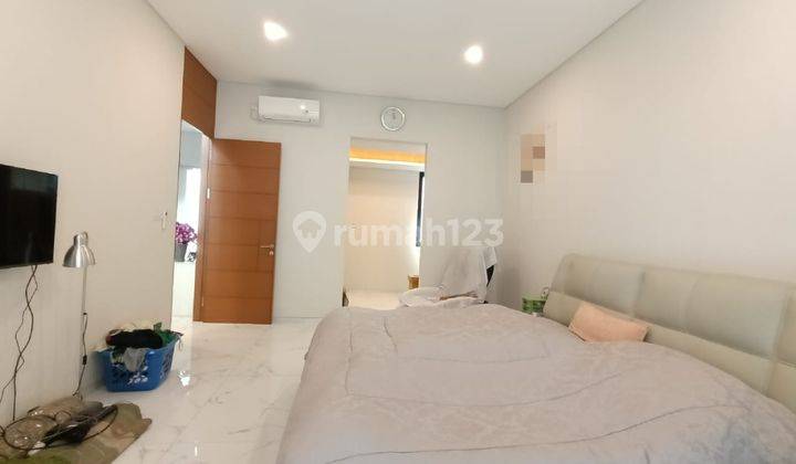 Rumah 2 Lantai Bagus Furnished Sertifikat Hak Milik di Singgasana Pradana, Bandung 2