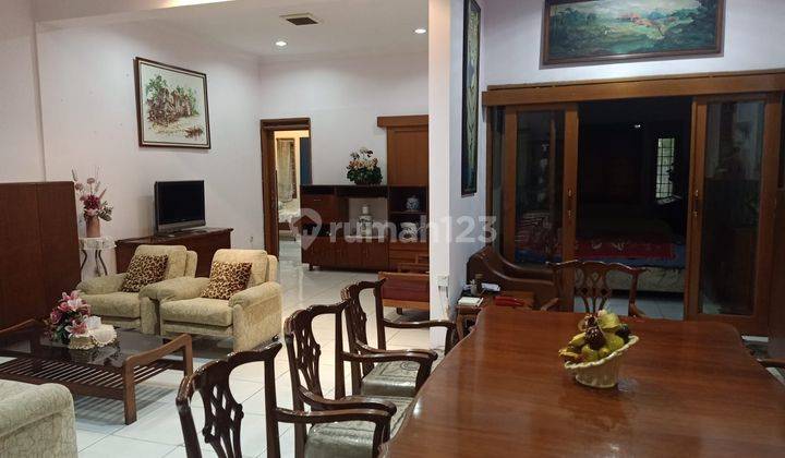 Rumah Bagus Unfurnished Sertifikat Hak Milik di Jl. Setrasari Bandung, Bandung 1