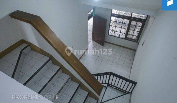 Rumah 2 Lantai Sudah Renovasi Unfurnished Sertifikat Hak Milik di Taman holis indah 1, Bandung 1