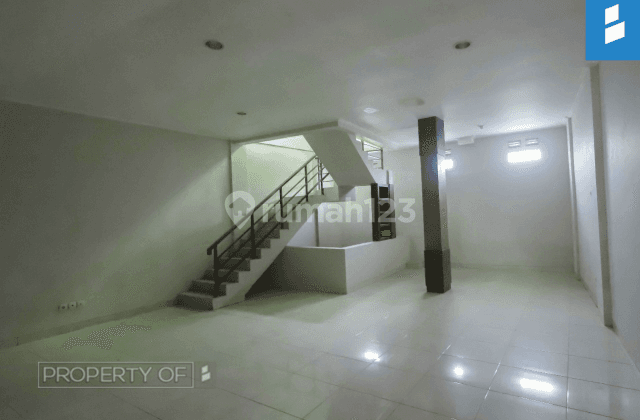 Rumah 3 Lantai Nyaman Jarang Ada Unfurnished Sertifikat Hak Milik di Jalan Pajiping, Bandung 1