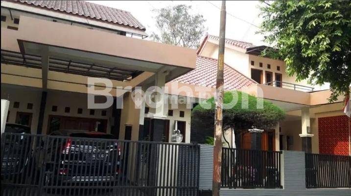 Rumah 2 lantai di kemang pratama 3 1