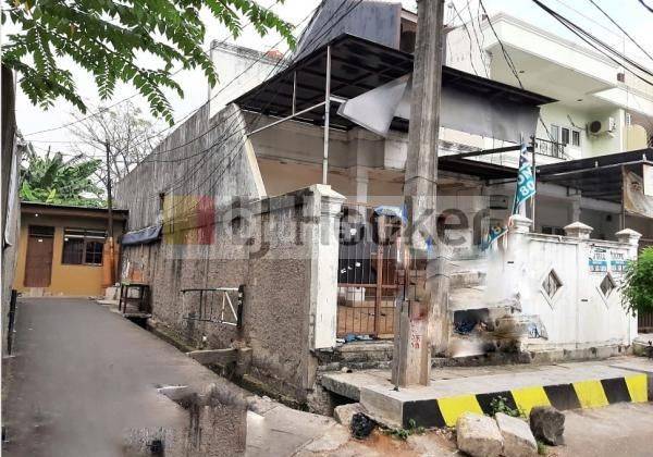 RUMAH TUA DI JALAN KELAPA SAWIT AREA KELAPA GADING 2