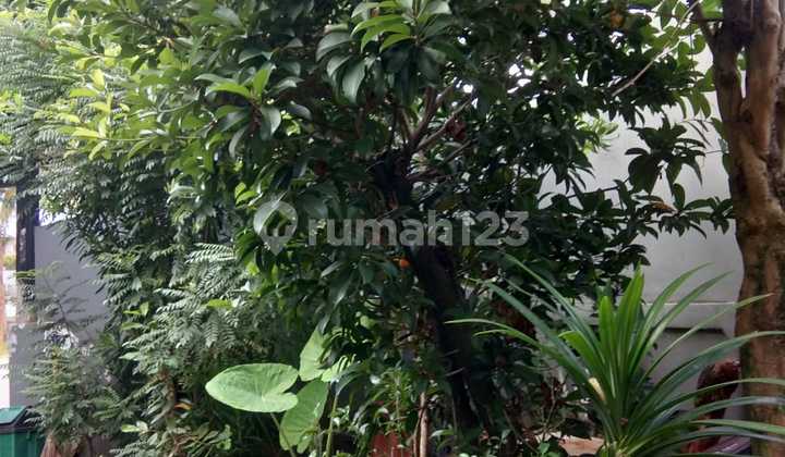 Rumah dengan Halaman Luas dan Strategis @Villa Inti Persada, Pamulang 2