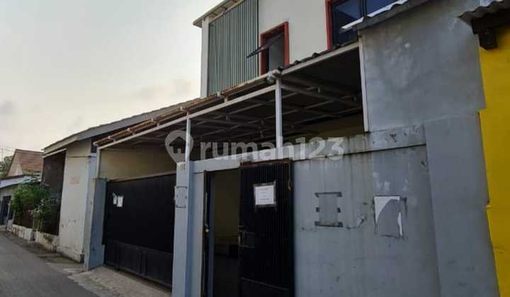 Dijual Rumah kost lokasi di Gg. Borsumay Cirebon dekat dengan BCA Yosda 1