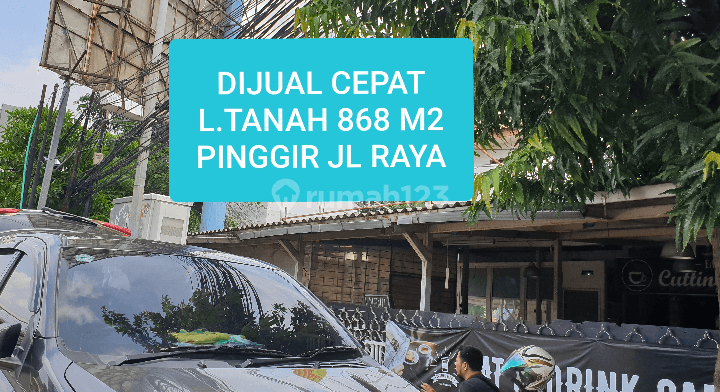 Rumah 2 lantai di Tebet Jakarta Selatan. Lokasi bagus dan strategis karna berada dipinggir jalan raya. cocok untuk kantor, kafe dan restoran 2