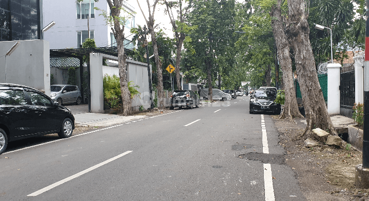 Rumah Tua di Kawasan Komersil. Bisa Untuk Kantor Usaha 2