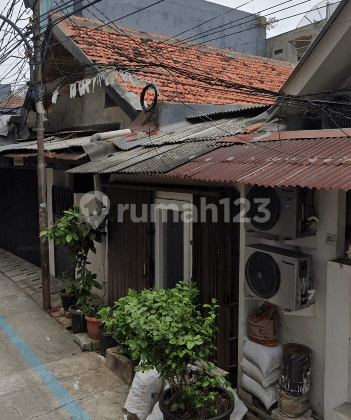 Rumah tua 1 lantai di Batu Tulis Jakarta Pusat. Cocok untuk rumah tinggal &amp; rumah kos. 1