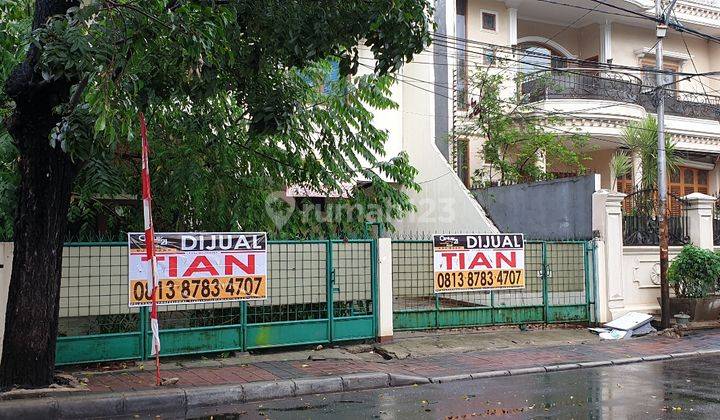 RUMAH 2 LANTAI DI DR. SUSILO GROGOL JAKARTA BARAT. LOKASI SANGAT STRATEGIS, HANYA 50 METER DARI TERMINAL GROGOL, AKSES BISA 3 MOBIL DAN KAWASAN BERKEMBANG 1