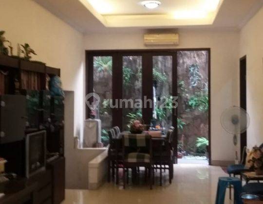 RUMAH CANTIK 2 LANTAI SIAP HUNI SEMI FURNISH DI KOMPLEK PERUMAHAN GREEN VILLE JAKARTA BARAT 2