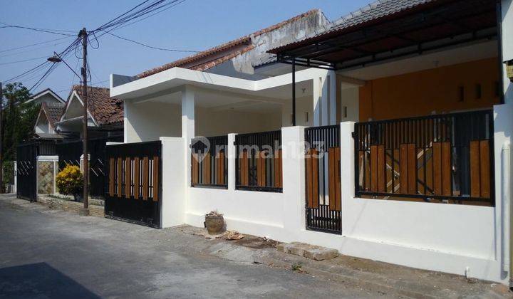 RUMAH CANTIK DAN BAGUS SIAP HUNI MODERN LOKASI SANGAT STRATEGIS 1