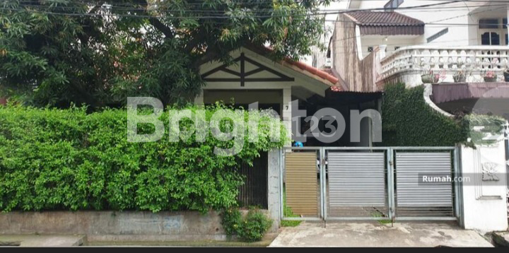 Rumah Dengan Halaman Luas di Tebet, Jakarta Selatan.