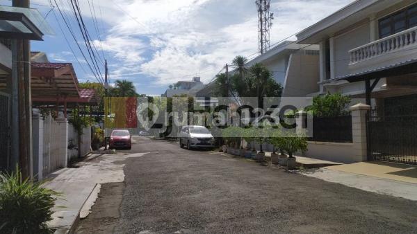 WIDE ROAD HOUSE IN JANUR KUNING AREA KELAPA GADING 2