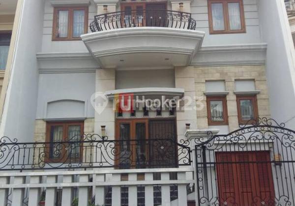 House on Vila Permata Gading Street, Kelapa Gading Area