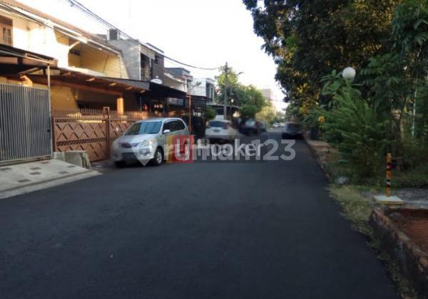 House on Jalan Pelepah Elok in Kelapa Gading Area 2