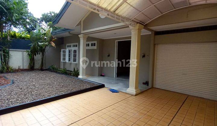 Rumah Siap Huni Dengan Halaman Luas dan Strategis @Kebayoran Baru 2