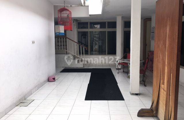 Langka! Rumah pusat Kota Surabaya cocok untuk usaha di jalan Anjasmoro 2