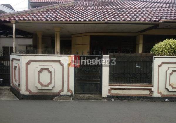 jual ada 7 kamar kos Lokasi nyaman dekat jalan raya pos pengumben jakarta barat 1