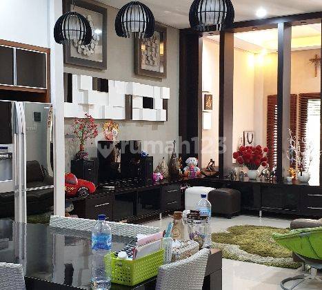 RUMAH CANTIK SIAP HUNI 3 LANTAI DI HIDUP BARU PADEMANGAN JAKARTA UTARA. LOKASI BAGUS DAN NYAMAN UNTUK KELUARGA ANDA 1