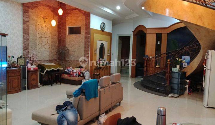 RUMAH CANTIK SEMI FURNISHED DI AMPASIT 2