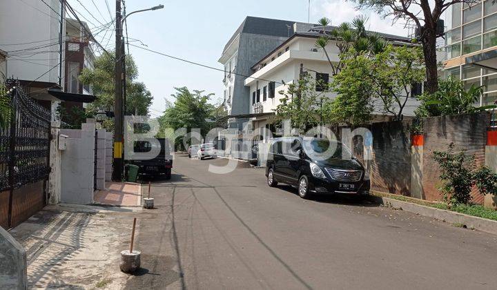 Rumah dijual Siap Huni 2 lantai jalan lebar 3 raw di Kelapa Gading 1