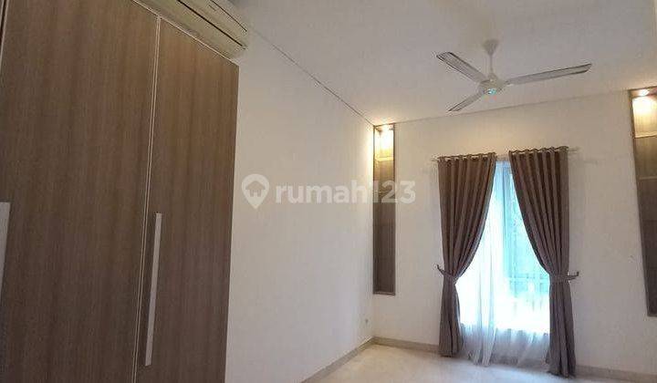 Disewakan Rumah Cantik Asri Furnish Atau Semi Furnish Cantik Bangunan 2 Lantai Bisa Furnish Dalam Townhouse Good Locatipn Harga Murah Taman Besar Area Kemang Jakarta Selatan 2