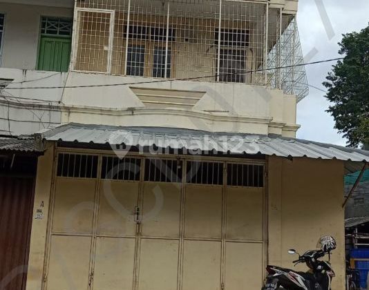 Rumah Bagus pinggir jalan di teluk gong, Jakarta Utara 