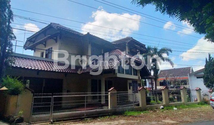 RUMAH LUAS 2 LANTAI LOKASI TENGAH KOTA DI SALATIGA 1