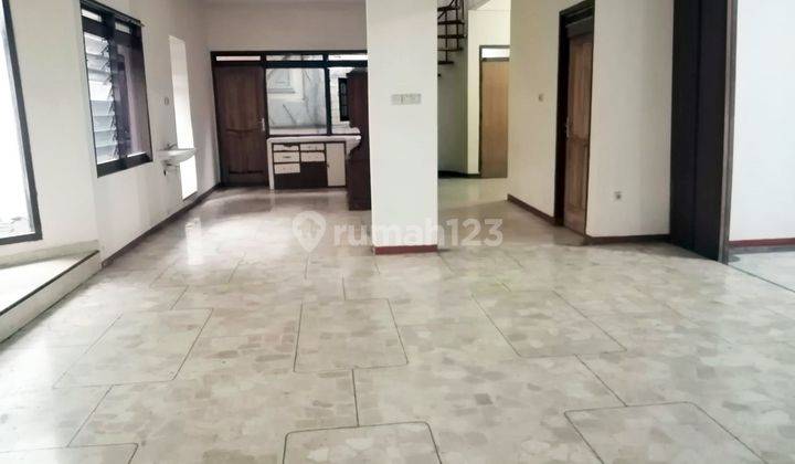 Rumah di Jemur Andayani, bisa untuk rumah tinggal/kantor, row jalan lebar 2