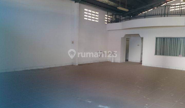 EX SHOWROOM yang sangat bagus, besar dan luas. 1