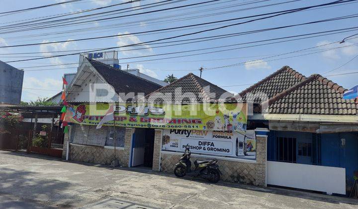 RUMAH LUAS PINGGIR SAMPING BCA PALUR, DEKAT KAMPUS UNS 1