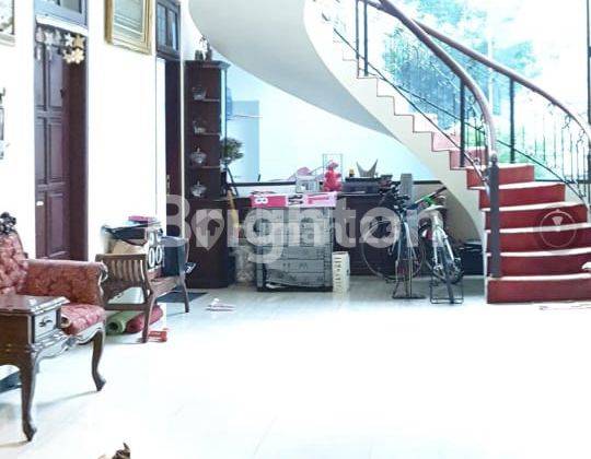 Rumah 2lt Semi Furnish Terawat siap huni Rungkut Asri 2