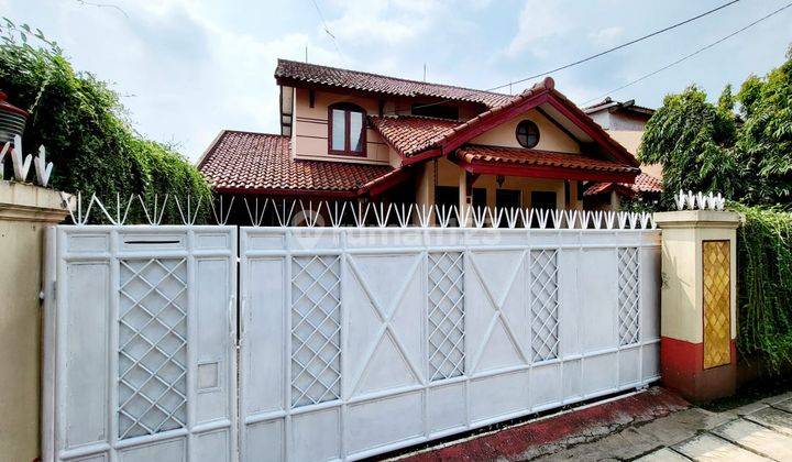 Rumah Super Cantik MURAH  Semi Furnish 2 lantai, LOKASI SANGAT STRATEGIS di Pondok Cabe 1