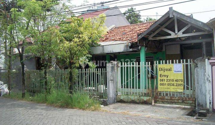 Rumah Hitung Tanah !!! di Kendangsari, Hadap Selatan, Row Jalan Lebar bisa 2 mobil 1