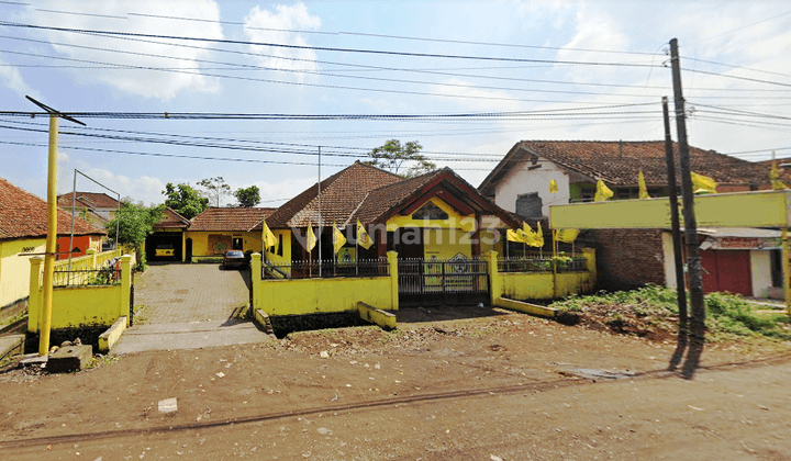 RUMAH USAHA DI JL.RAYA CIKUNIR TASIKMALAYA 1