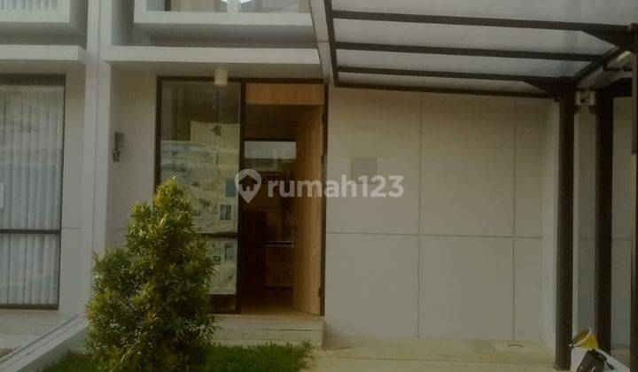 Rumah 2 Lantai, nyaman dan aman di Water Front Lippo Cikarang 1