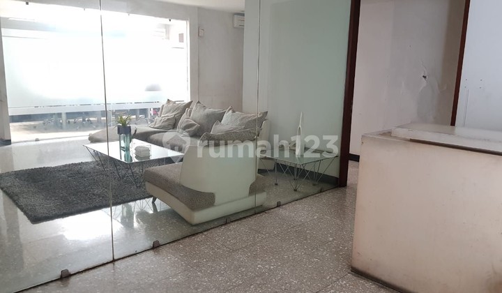 RUMAH TUA LOKASI STRATEGIS 1