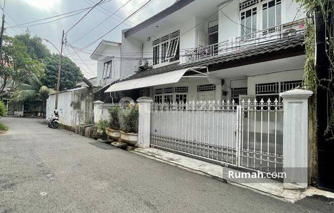 Rumah Kost 2 Lantai Ada 10 Kamar di Tebet, Akses Jalan 2 Mobil 1