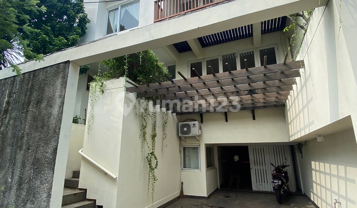 Rumah Dalam Townhouse Bangka IX Furnished 1