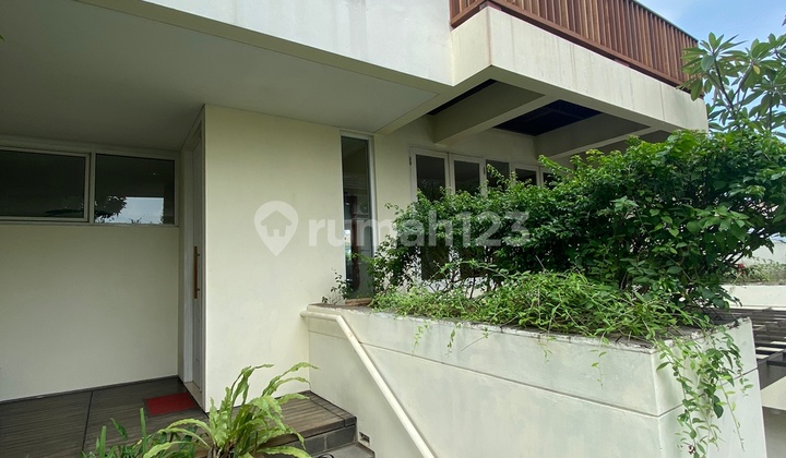 Rumah Dalam Townhouse Bangka IX Furnished 2