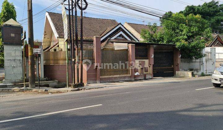 Rumah strategis pinggir jalan hadap selatan di solo baru 1