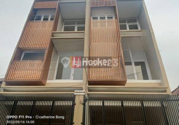 Rumah Brand New 3 lantai nyaman di belakang wisma lampung jakarta barat 1